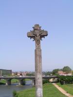 Carcassonne - Bastide St Louis - Croix sur le vieux pont